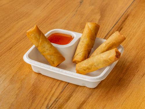 Golden egg rolls with Thai sweet chili sauce